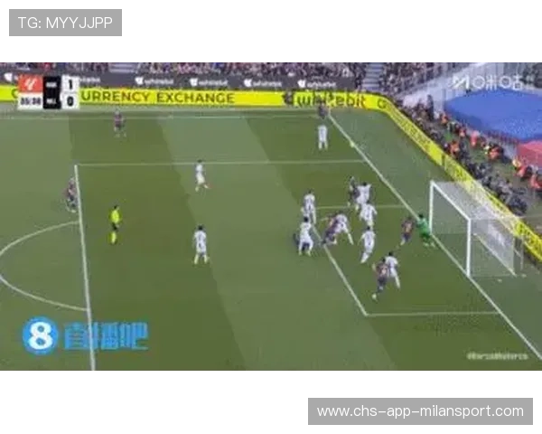 佩尼亚侧扑挡出莱万门前补射，力保大门不失